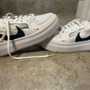 Nike Platform Court Alta